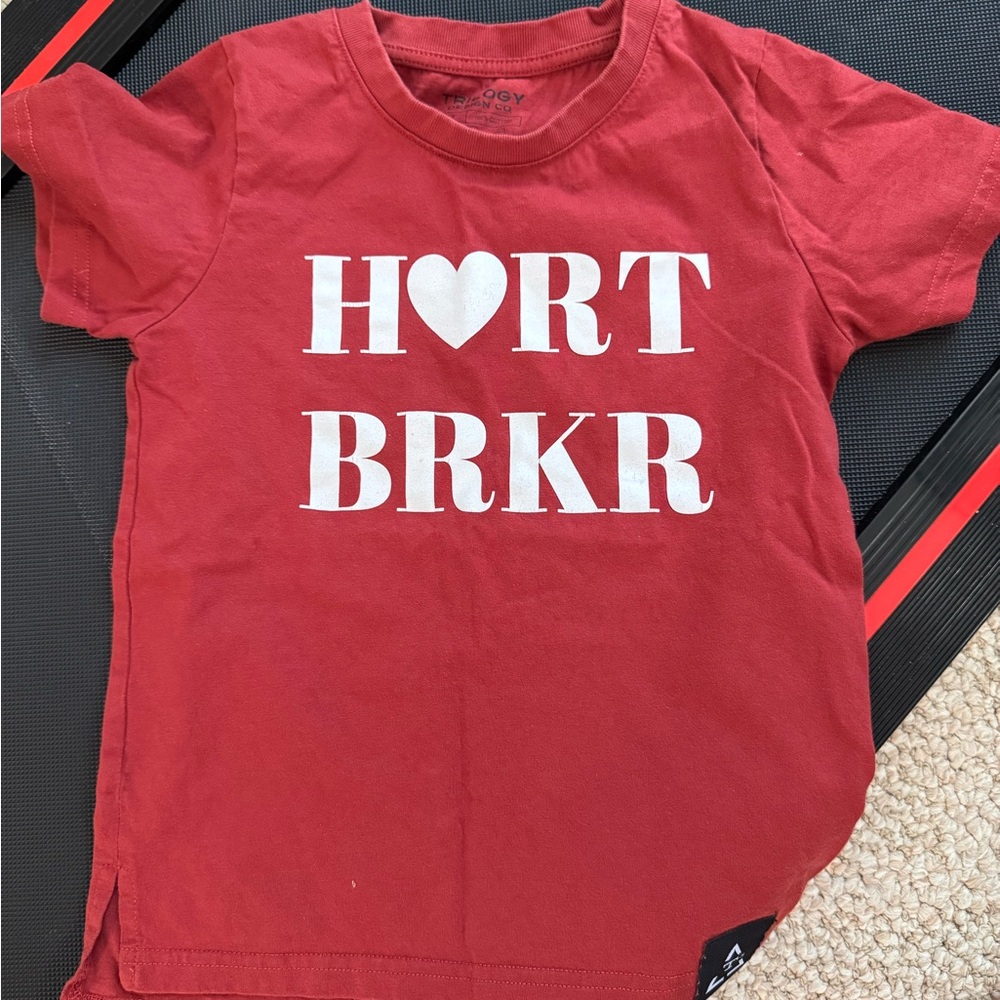 Trilogy Design Boys 5T shirt-Heart breaker